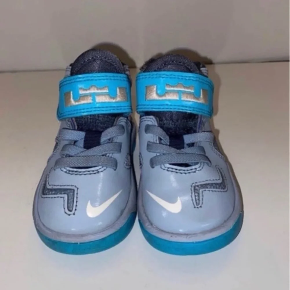 Nike 'LeBron Soldier 7' Basketball Shoe size 5